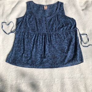 Cute and comfortable blue and black top 2X